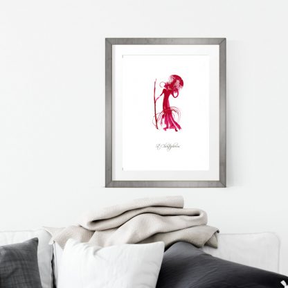 Sankt Christophorus limitierte Auflage modernes Kunstwerk in mit roter Dokumententinte auf Büttenpapier in einem Rahmen über einer Couch im Skandi-Stil hängend